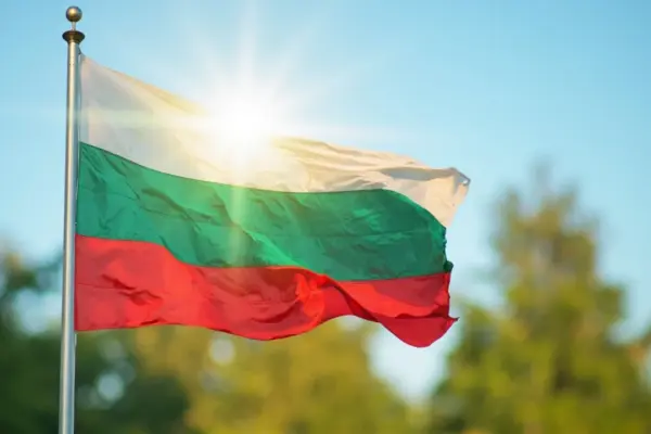Болгарія прапор: значення кольорів та історія символу