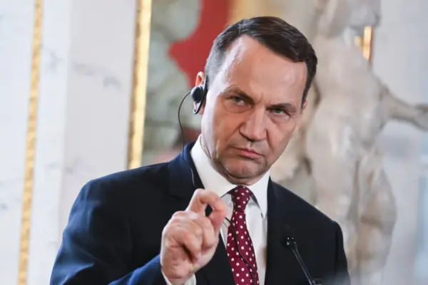 Сікорський у Києві окреслив три ключові сигнали щодо Калінінграда для НАТО