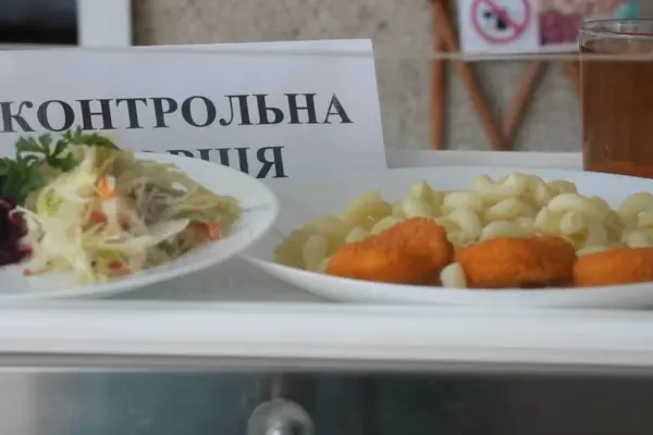 Держпродспоживслужба перевірила 567 шкіл: у половині знайшли недоліки
