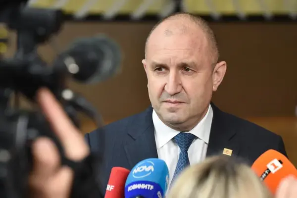 Радев на саміті заявив про ядерний фактор і закликав Європу до переговорів з РФ